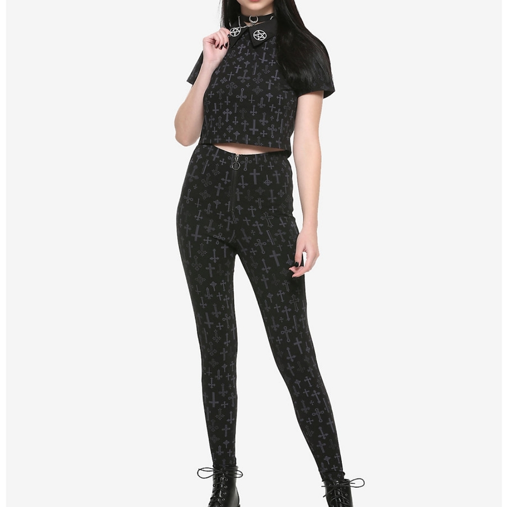 Hot topic The Craft Crop Top